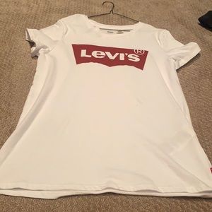 Plain white levi’s shirt